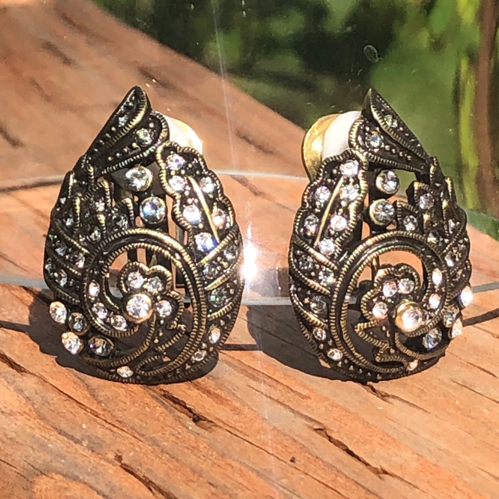 Heidi Daus “Teared Tapestry” Euc Teardrop Clip On Earrings